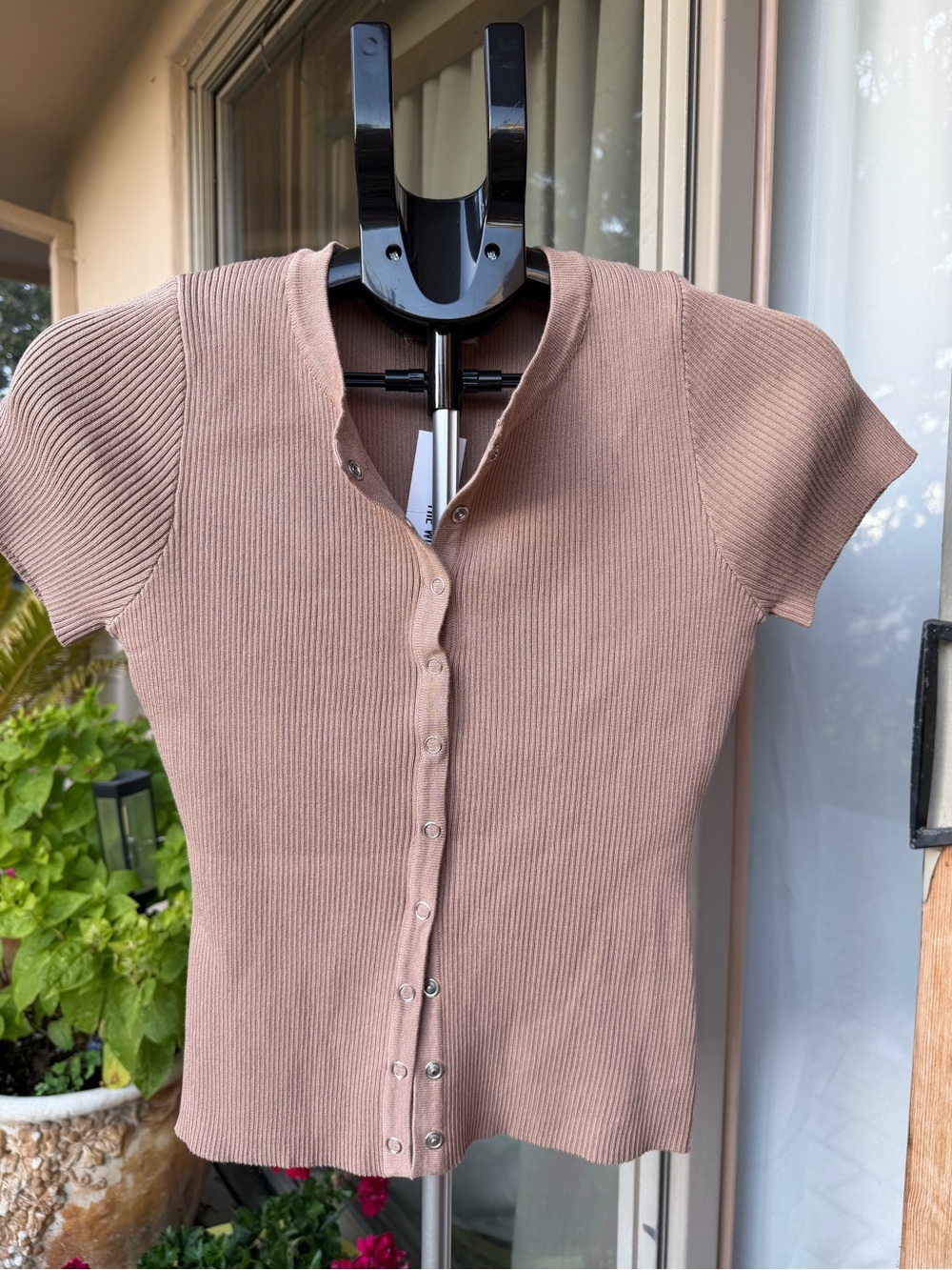 NWT The Workshop ribbed knit snap front top in taupe